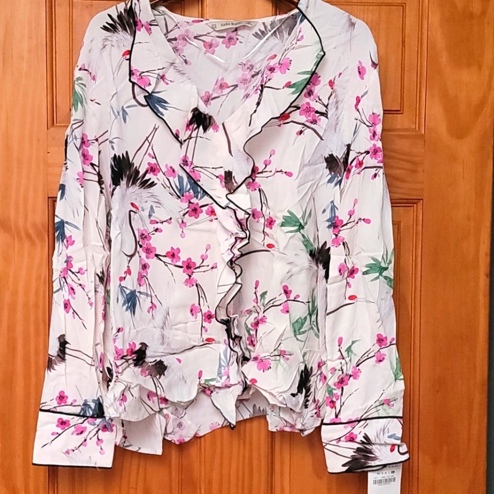 Zara size XL, cute ruffle floral blouse